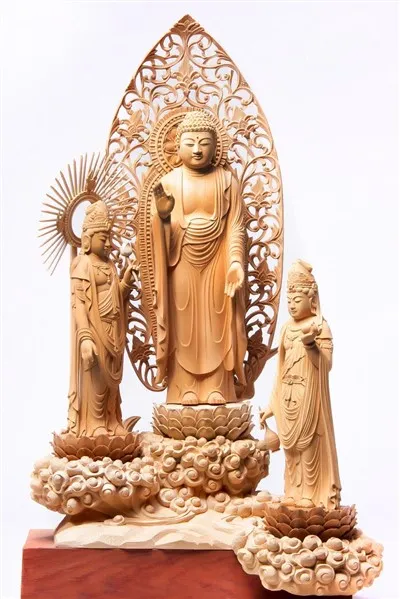 Woodcarving Three Saints of the West dengan Pangkalan Berbentuk Lotus